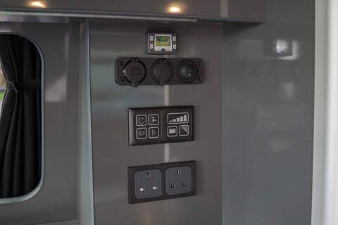 Volkswagen Transporter TDI T28 Highline - U359