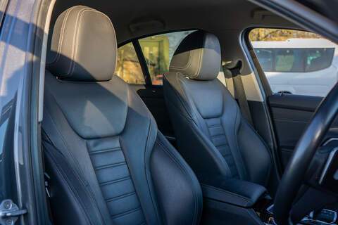 BMW 3 Series 330e Sport Pro - U382