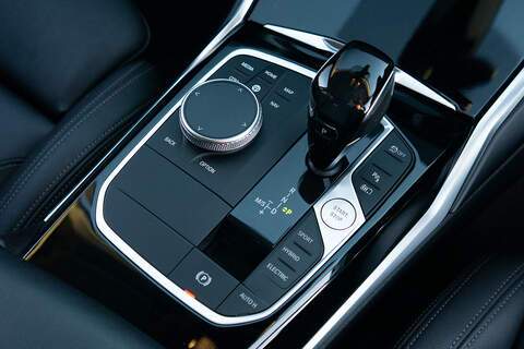 BMW 3 Series 330e Sport Pro - U382