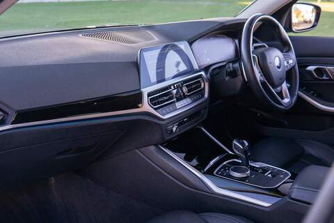 BMW 3 Series 330e Sport Pro - U382