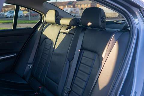 BMW 3 Series 330e Sport Pro - U382