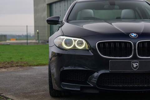 BMW M5 V8 - U383
