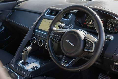 Jaguar E-PACE D180 R-Dynamic HSE - U409