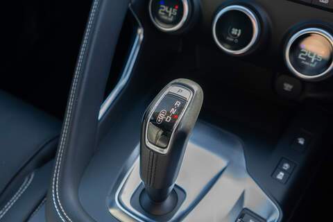 Jaguar E-PACE D180 R-Dynamic HSE - U409