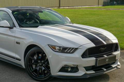 Ford Mustang V8 GT - U422