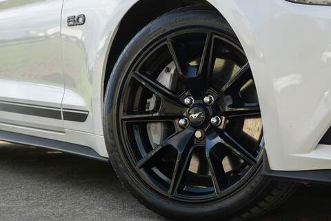 Ford Mustang V8 GT - U422
