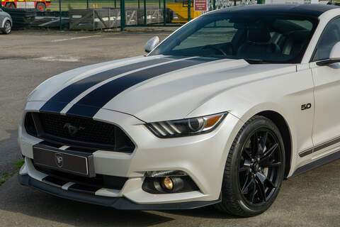 Ford Mustang V8 GT - U422