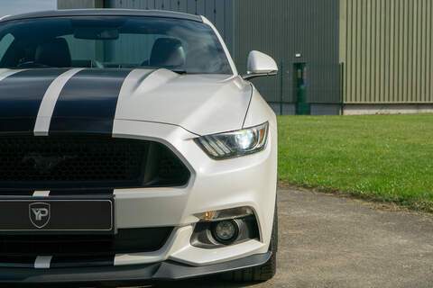 Ford Mustang V8 GT - U422