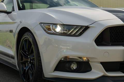Ford Mustang V8 GT - U422