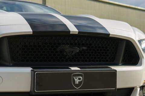 Ford Mustang V8 GT - U422