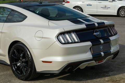 Ford Mustang V8 GT - U422