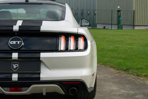 Ford Mustang V8 GT - U422