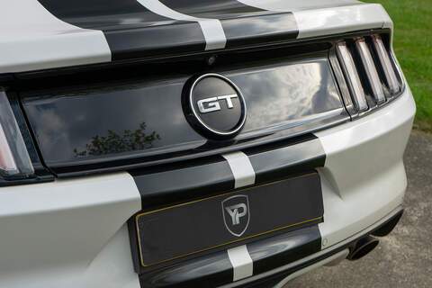 Ford Mustang V8 GT - U422
