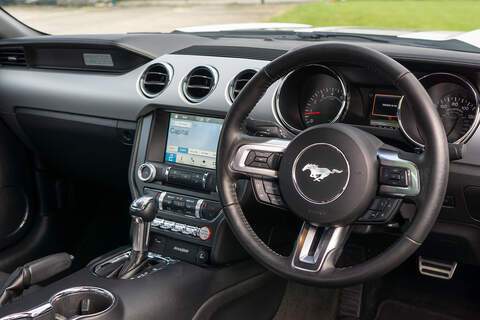 Ford Mustang V8 GT - U422