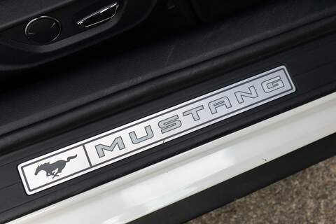 Ford Mustang V8 GT - U422