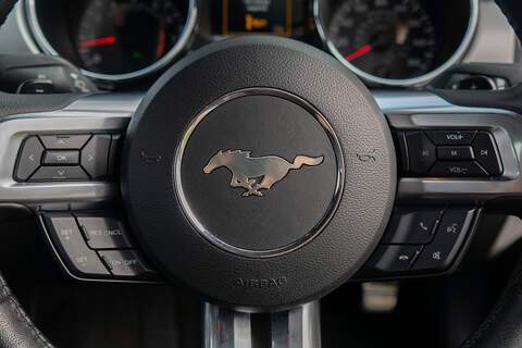 Ford Mustang V8 GT - U422