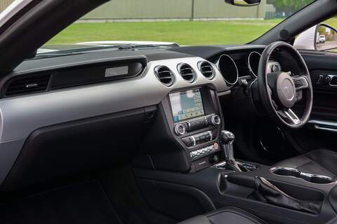 Ford Mustang V8 GT - U422