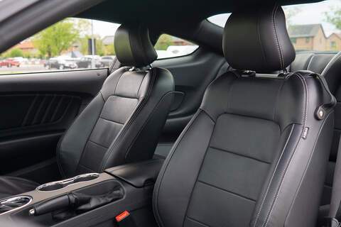 Ford Mustang V8 GT - U422