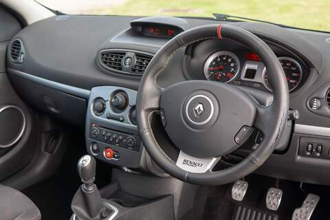 Renault Clio VVT Renaultsport - U437