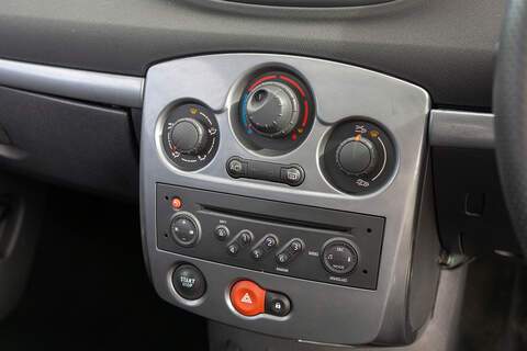 Renault Clio VVT Renaultsport - U437