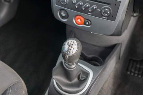 Renault Clio VVT Renaultsport - U437