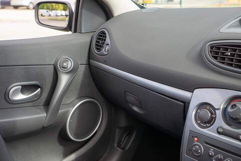 Renault Clio VVT Renaultsport - U437