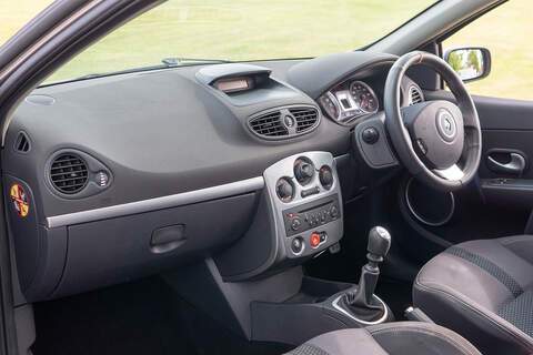 Renault Clio VVT Renaultsport - U437