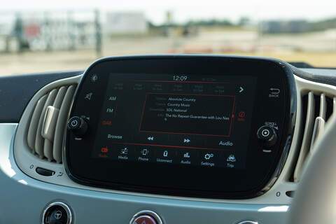 Fiat 500 MHEV Top - U451