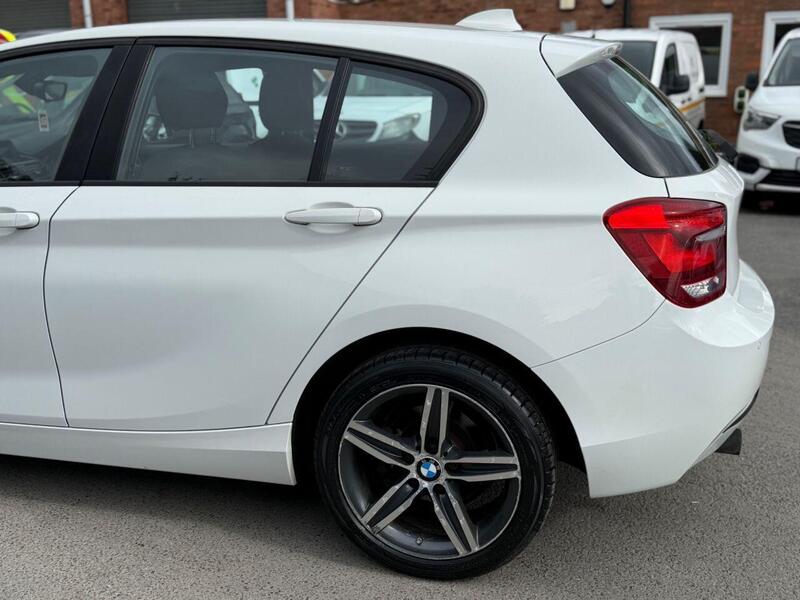 BMW 1 SERIES 1 SERIES 1.6 116i Sport Hatchback 5dr Petrol Manual Euro 6 (s/s) (136 ps) SERVICE HISTORY + PARKING - U1790