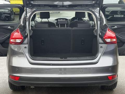 Ford Focus 1.0T EcoBoost Zetec Edition Hatchback 5dr Petrol Auto Euro 6 (s/s) (125 ps) | JUST SERVICED - 12 - U2136