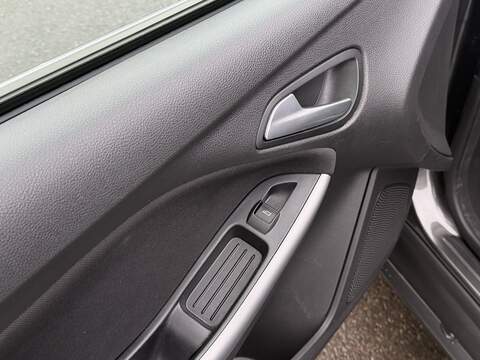 Ford Focus 1.0T EcoBoost Zetec Edition Hatchback 5dr Petrol Auto Euro 6 (s/s) (125 ps) | JUST SERVICED - 12 - U2136