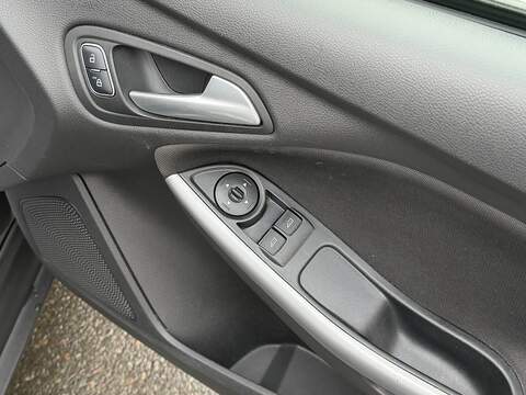 Ford Focus 1.0T EcoBoost Zetec Edition Hatchback 5dr Petrol Auto Euro 6 (s/s) (125 ps) | JUST SERVICED - 12 - U2136