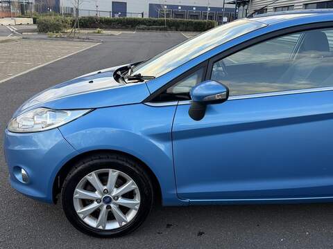 Ford Fiesta 1.4 Zetec Hatchback 3dr Petrol Automatic (154 g/km, 94 bhp) - U2142