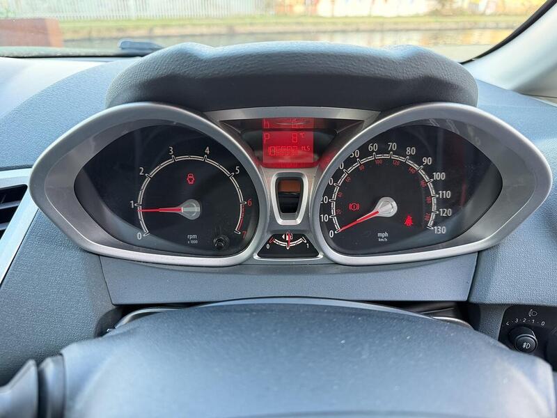 Ford Fiesta 1.4 Zetec Hatchback 3dr Petrol Automatic (154 g/km, 94 bhp) - U2142