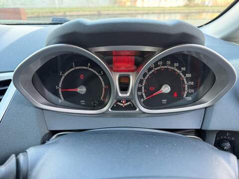 Ford Fiesta 1.4 Zetec Hatchback 3dr Petrol Automatic (154 g/km, 94 bhp) - U2142
