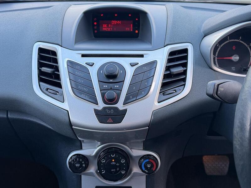 Ford Fiesta 1.4 Zetec Hatchback 3dr Petrol Automatic (154 g/km, 94 bhp) - U2142