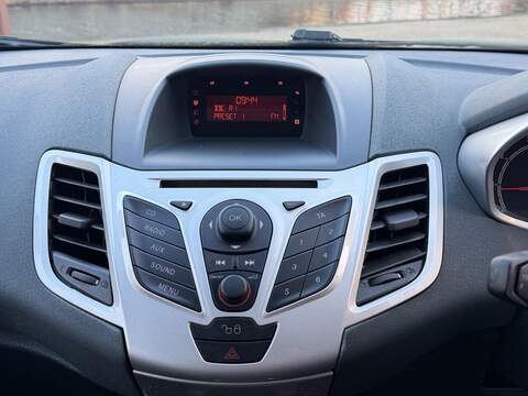 Ford Fiesta 1.4 Zetec Hatchback 3dr Petrol Automatic (154 g/km, 94 bhp) - U2142