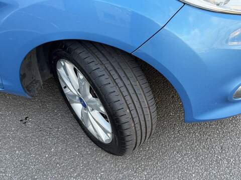 Ford Fiesta 1.4 Zetec Hatchback 3dr Petrol Automatic (154 g/km, 94 bhp) - U2142