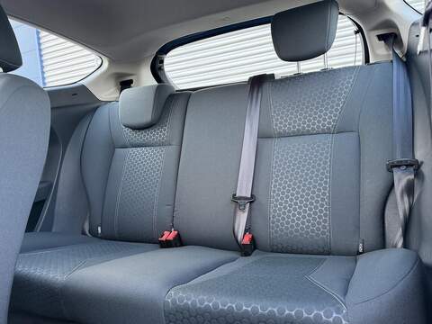 Ford Fiesta 1.4 Zetec Hatchback 3dr Petrol Automatic (154 g/km, 94 bhp) - U2142