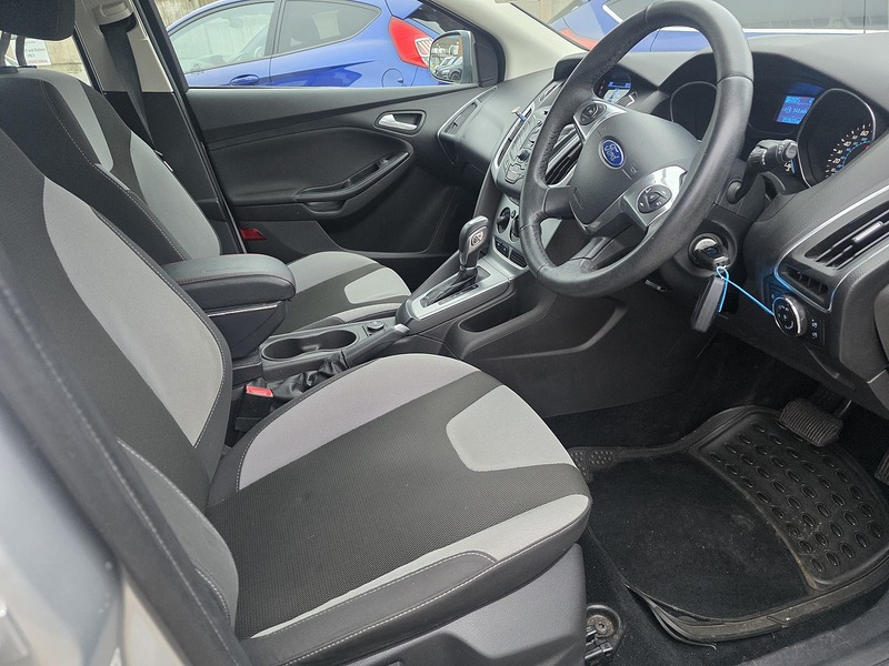 Ford Focus 1.6 Zetec Hatchback 5dr Petrol Powershift Euro 5 (125 ps) - U2147