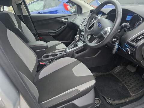 Ford Focus 1.6 Zetec Hatchback 5dr Petrol Powershift Euro 5 (125 ps) - U2147