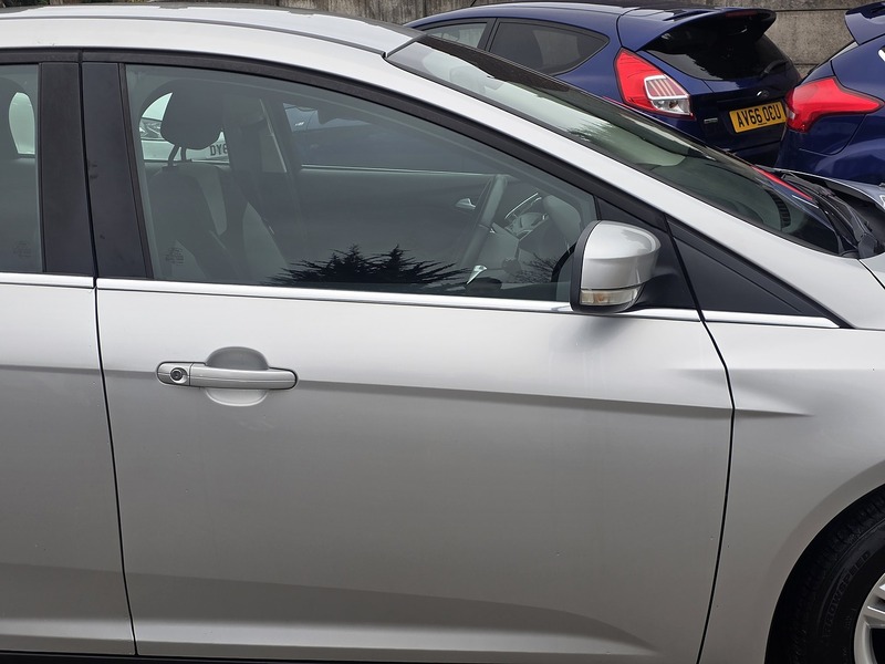 Ford Focus 1.6 Zetec Hatchback 5dr Petrol Powershift Euro 5 (125 ps) - U2147