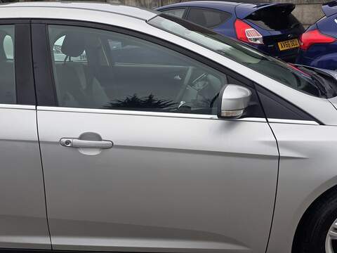 Ford Focus 1.6 Zetec Hatchback 5dr Petrol Powershift Euro 5 (125 ps) - U2147