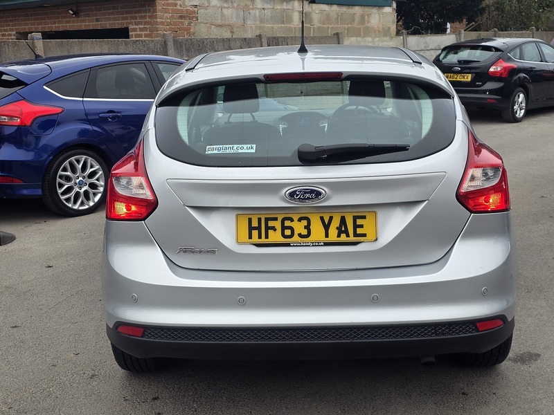 Ford Focus 1.6 Zetec Hatchback 5dr Petrol Powershift Euro 5 (125 ps) - U2147