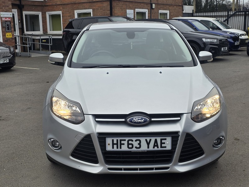 Ford Focus 1.6 Zetec Hatchback 5dr Petrol Powershift Euro 5 (125 ps) - U2147