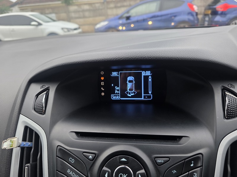 Ford Focus 1.6 Zetec Hatchback 5dr Petrol Powershift Euro 5 (125 ps) - U2147