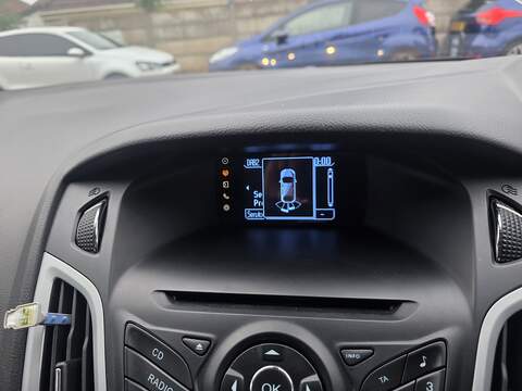 Ford Focus 1.6 Zetec Hatchback 5dr Petrol Powershift Euro 5 (125 ps) - U2147