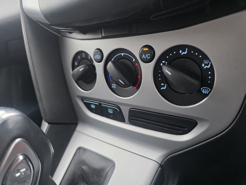 Ford Focus 1.6 Zetec Hatchback 5dr Petrol Powershift Euro 5 (125 ps) - U2147