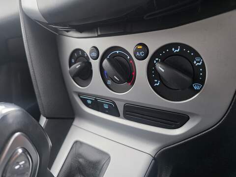 Ford Focus 1.6 Zetec Hatchback 5dr Petrol Powershift Euro 5 (125 ps) - U2147