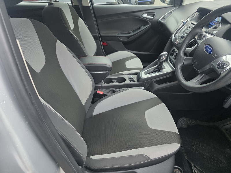 Ford Focus 1.6 Zetec Hatchback 5dr Petrol Powershift Euro 5 (125 ps) - U2147